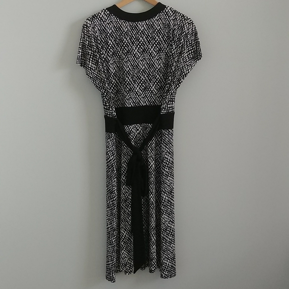 J Howard Black and White sleeveless Stretch Social Dress - Picture 4 of 9